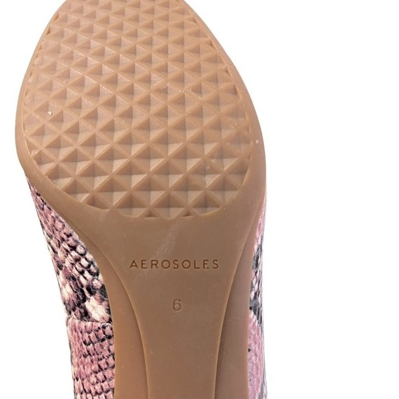 AEROSOLES Aware Mara Snakeskin Vegan Leather Pink & Black Closed Toe Pump. - Picture 6 of 8